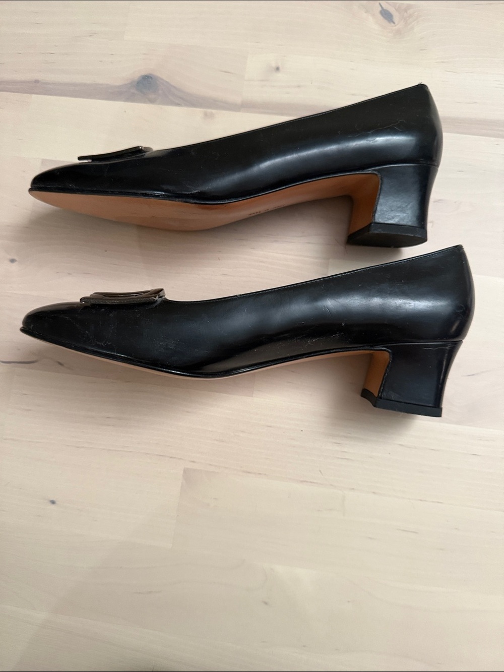 Salvatore Ferragamo Black Patent Leather Vara-Style Flats - Picture 4 of 9